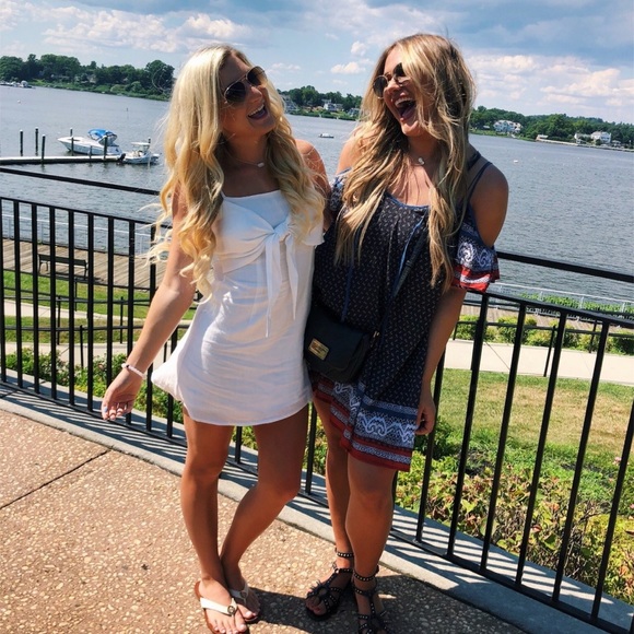 Meet your Posher, Alyssa - Picture 7 of 7